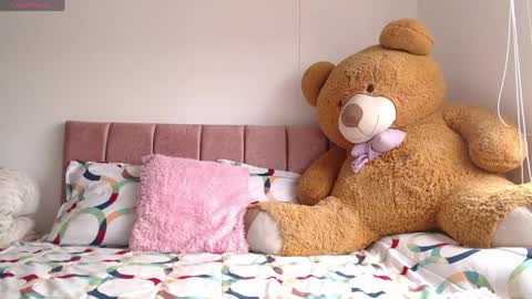 Snapshot of thamarajane1 chatting on 05-26-26, 04:58 online show from 05-26-26, 04:58