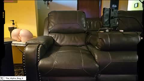Snapshot of the_alpha_dog_xxx chatting on 05-02-26, 09:31 the_alpha_dog_xxx online show from 05-02-26, 09:31