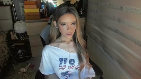 Snapshot of the_enchantressxx chatting on 06-14-26, 08:11 nabi butterfly online show from 06-14-26, 08:11
