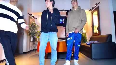 Snapshot of the_goodfellas chatting on 03-08-26, 08:45 the goodfellas online show from 03-08-26, 08:45