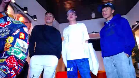 Snapshot of the_goodfellas chatting on 03-12-26, 09:54 the goodfellas online show from 03-12-26, 09:54