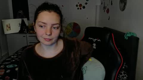 Snapshot of thefarmergirl chatting on 04-10-26, 06:34 TheFarmergirl online show from 04-10-26, 06:34