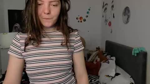 Snapshot of thefarmergirl chatting on 04-13-26, 04:07 TheFarmergirl online show from 04-13-26, 04:07