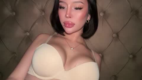 Elle  dont forget to folloW me and thumbs up online show from 03-28-26, 04:34