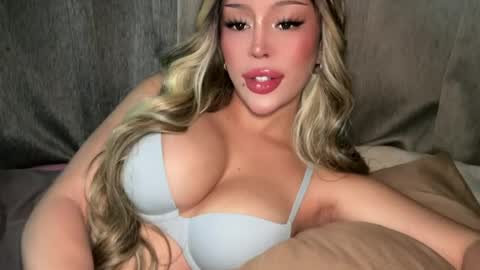 Snapshot of thegreat_legacy chatting on 07-17-26, 04:30 Elle dont forget to folloW me and thumbs up online show from 07-17-26, 04:30
