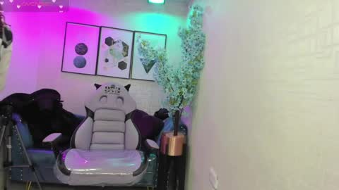 Theia  online show from 04-01-26, 12:39