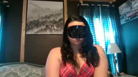 Snapshot of themasked_thickness69 chatting on 04-15-26, 04:36 themasked_thickness69 online show from 04-15-26, 04:36