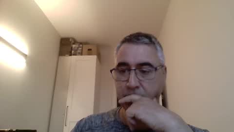 Snapshot of themohican chatting on 04-08-26, 06:19 Themohican online show from 04-08-26, 06:19