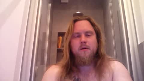 Snapshot of thenewdude1992 chatting on 10-31-25, 12:22 thenewdude1992 online show from 10-31-25, 12:22