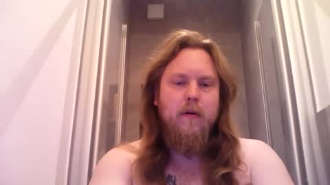 Snapshot of thenewdude1992 chatting on 02-14-26, 01:41 thenewdude1992 online show from 02-14-26, 01:41