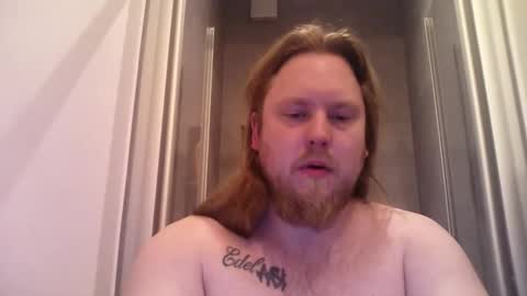 Snapshot of thenewdude1992 chatting on 04-10-26, 06:01 thenewdude1992 online show from 04-10-26, 06:01