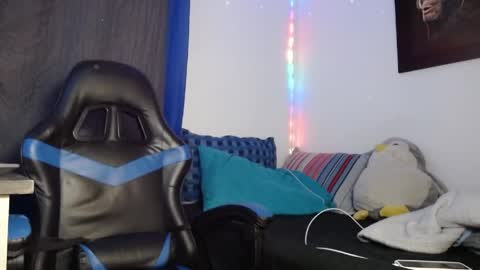 theo_levis online show from 04-26-26, 06:00