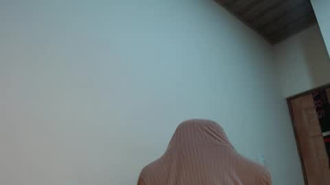 Snapshot of therazhanen chatting on 05-02-26, 04:06 Santiago Enrique online show from 05-02-26, 04:06