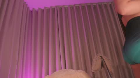 Snapshot of therealpeach_ chatting on 07-07-26, 02:25 online show from 07-07-26, 02:25