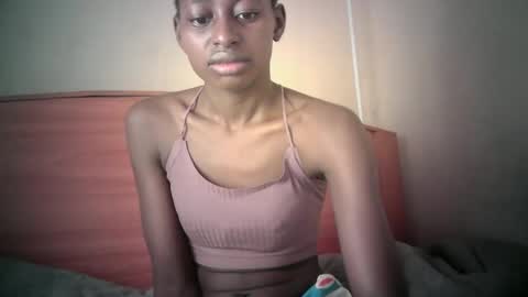 Snapshot of therry_heart chatting on 04-24-26, 03:42 hearty online show from 04-24-26, 03:42
