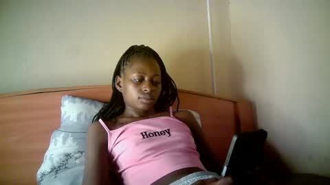 Snapshot of therry_heart chatting on 04-30-26, 03:57 hearty online show from 04-30-26, 03:57