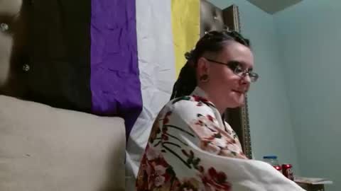 Snapshot of thesirenscall chatting on 12-04-25, 11:57 Siren of the Fae online show from 12-04-25, 11:57