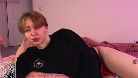 Snapshot of thestaronsky chatting on 04-18-26, 02:21 Lucia online show from 04-18-26, 02:21