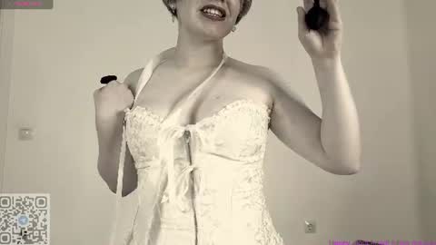 Snapshot of thestaronsky chatting on 07-20-26, 10:39 Lucia online show from 07-20-26, 10:39