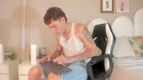 Snapshot of thiago_2003_ chatting on 03-24-26, 08:14 Thiago online show from 03-24-26, 08:14