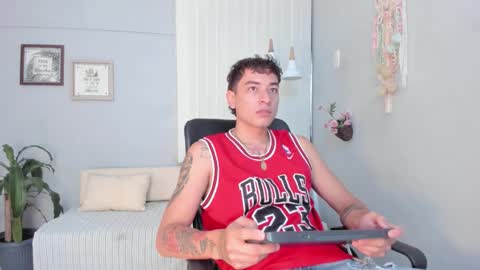 Snapshot of thiago_2003_ chatting on 03-25-26, 12:22 Thiago online show from 03-25-26, 12:22