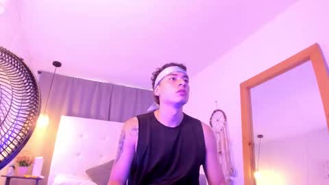 Snapshot of thiago_2003_ chatting on 03-27-26, 12:38 Thiago online show from 03-27-26, 12:38