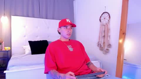Snapshot of thiago_2003_ chatting on 04-04-26, 12:13 Thiago online show from 04-04-26, 12:13