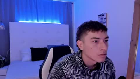 Snapshot of thiago_2003_ chatting on 04-18-26, 12:09 Thiago online show from 04-18-26, 12:09