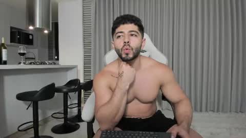 Snapshot of thiago_moretti chatting on 06-14-26, 01:58 THIAGO online show from 06-14-26, 01:58