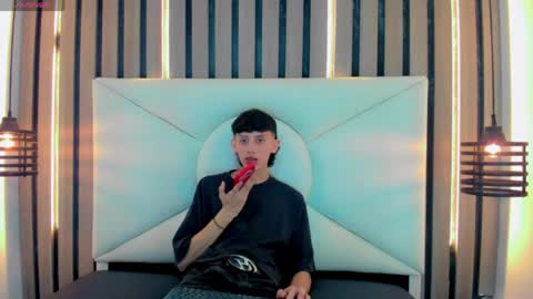 Snapshot of thiago_twink38 chatting on 04-23-26, 04:46 thiago_twink38 online show from 04-23-26, 04:46