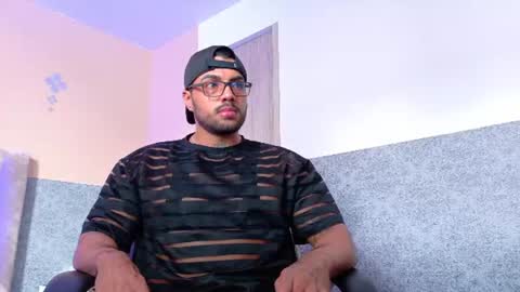 Snapshot of thiagoleon_ chatting on 07-18-26, 07:28 Thiago online show from 07-18-26, 07:28
