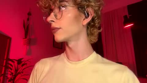 Snapshot of thisisdamiano chatting on 04-18-26, 11:27 Damiano online show from 04-18-26, 11:27
