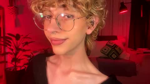 Snapshot of thisisdamiano chatting on 04-25-26, 07:22 Damiano online show from 04-25-26, 07:22