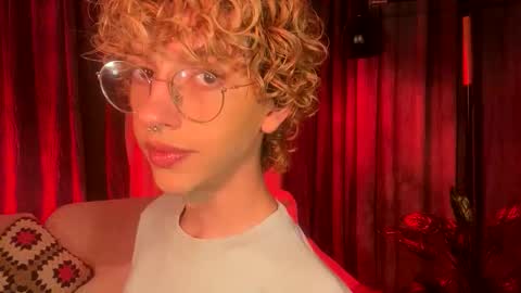 Snapshot of thisisdamiano chatting on 05-25-26, 10:05 Damiano online show from 05-25-26, 10:05