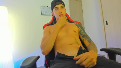 Snapshot of thomas_foxx chatting on 04-10-26, 05:12 thomas_foxx online show from 04-10-26, 05:12