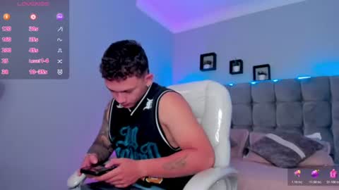 Snapshot of thomas_moon_ chatting on 07-01-26, 12:51 Thomas online show from 07-01-26, 12:51