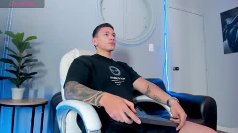 Snapshot of thomas_moon_ chatting on 07-13-26, 01:58 Thomas online show from 07-13-26, 01:58