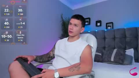 Snapshot of thomas_moon_ chatting on 07-17-26, 01:51 Thomas online show from 07-17-26, 01:51