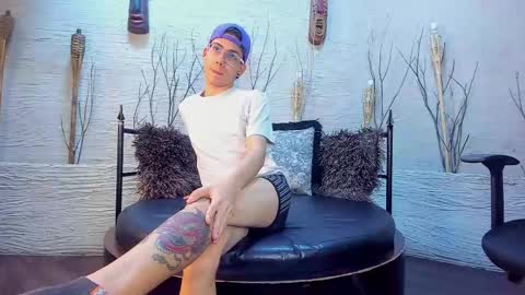 ThomasJones   online show from 02-19-25, 02:55