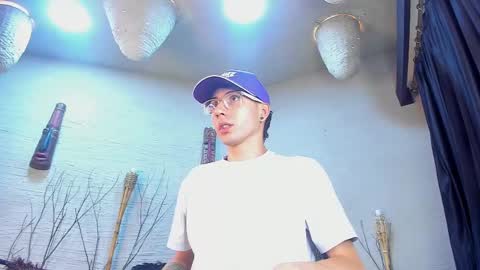 ThomasJones   online show from 02-19-25, 06:32