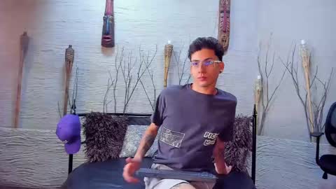 ThomasJones   online show from 02-20-25, 11:31