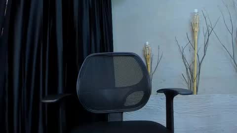 ThomasJones   online show from 02-21-25, 06:04