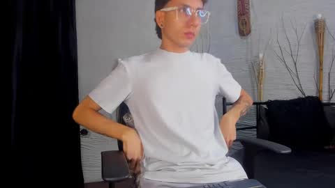 ThomasJones   online show from 02-23-25, 11:44