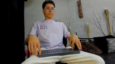 ThomasJones   online show from 02-24-25, 11:21