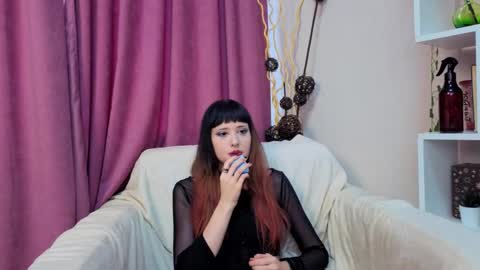 Snapshot of thomasperlow chatting on 11-11-25, 09:09 Bella online show from 11-11-25, 09:09