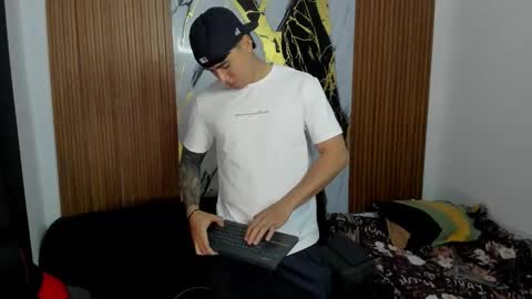 thomson_hot01 online show from 01-09-26, 05:32