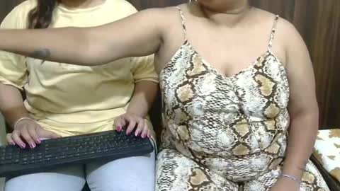 kabir 32 guy khushi 31 wife kavya 23 sexy frnd online show from 07-12-26, 03:19