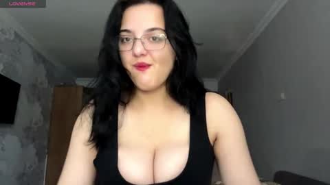 Snapshot of tiameakin chatting on 11-16-25, 10:32 Mary online show from 11-16-25, 10:32