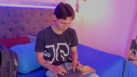   online show from 05-22-26, 04:08