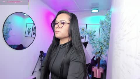 Tiara  online show from 04-12-26, 03:22